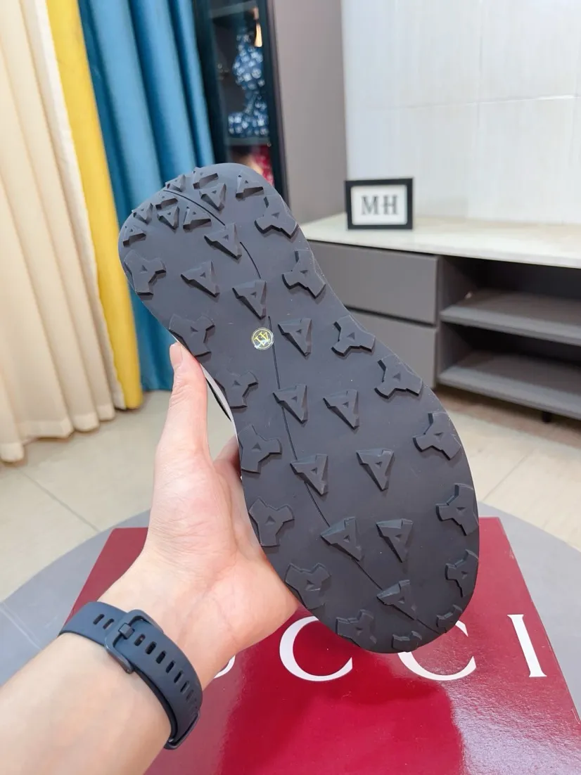 Men's shoes 💰440🌹🌹GUCCI [Gucci] New high-end brand of men's shoes, the latest fashionable casual men's shoes, trendy and versatile style, relaxed and sporty style, uppers imported from Italy, first-layer cowhide, genuine leather lining and ultra-fine workmanship. Original personalized fashionable rubber wear-resistant outsole, light and comfortable on the foot, size 38-44